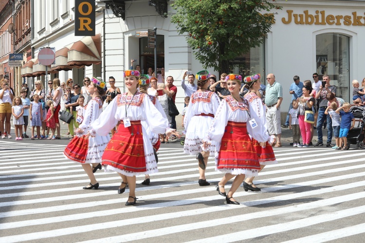 56. Tydzień Kultury Beskidzkiej - korowód na ulicach Żywca - 2019