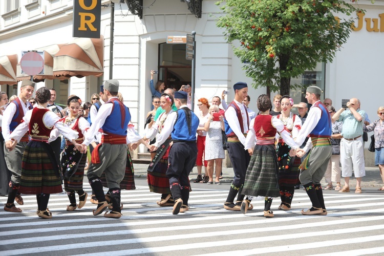 56. Tydzień Kultury Beskidzkiej - korowód na ulicach Żywca - 2019