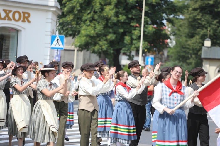 56. Tydzień Kultury Beskidzkiej - korowód na ulicach Żywca - 2019