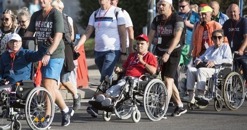 Ks. Jan Sikorski do pielgrzymów: Jesteście jak powstańcy. Waszą bronią różaniec