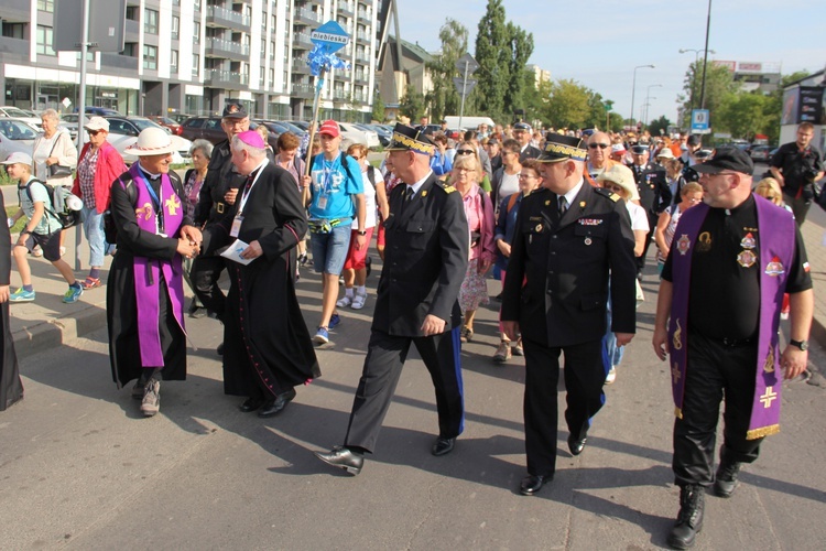 Rodziny i strażacy już na szlaku