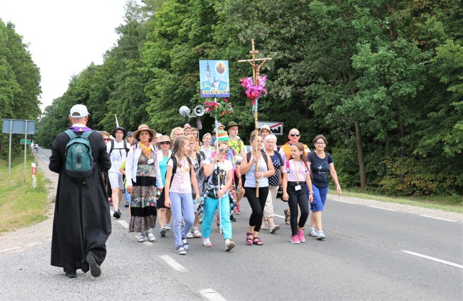 Grupa z Kozienic pielgrzymuje drugi dzień