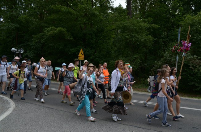 Grupa z Kozienic pielgrzymuje drugi dzień