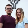Kasia studiuje farmację, a Filip medycynę. Obecnie uczestniczą w spotkaniach oazy studenckiej we Wrocławiu.