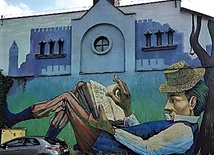 ▲	W Łowiczu jednym z bardziej rozpoznawalnych dzieł jest „Księżak z książką”.