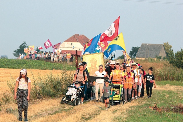 ▲	Część trasy wiedzie przez tereny rolnicze lub leśne.