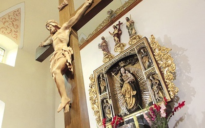 ▲	Przepiękna krotoszycka nastawa ołtarzowa przypomina tę z kościoła Mariackiego w Krakowie.