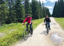 ▲	Turystyka rowerowa  jest coraz popularniejsza.