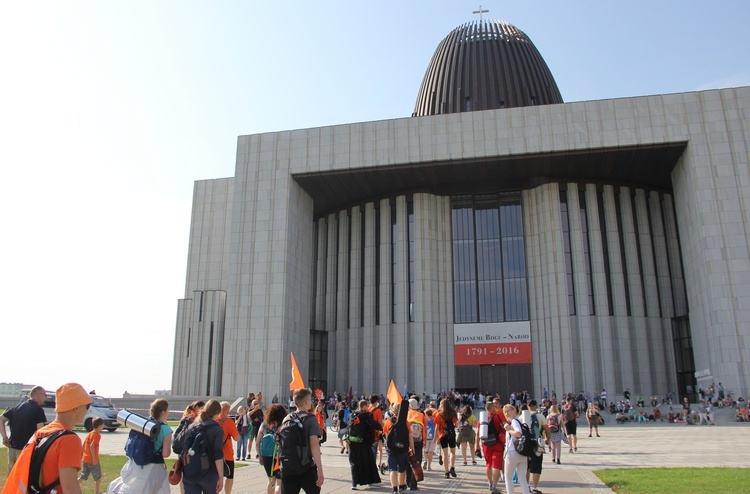 Świątynia Opatrzności Bożej na trasie "siedemnastek"