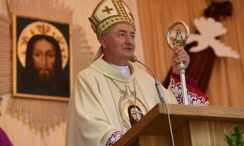 - Nie ma chwały bez krzyża - podkreślał w homilii bp Jeż.