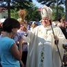 Bp Piotr Greger pożegnał w Hałcnowie jasnogórskich pielgrzymów.