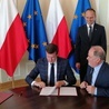 Warszawa, Ministerstwo Sportu i Turystyki. Podpisanie porozumienia.
