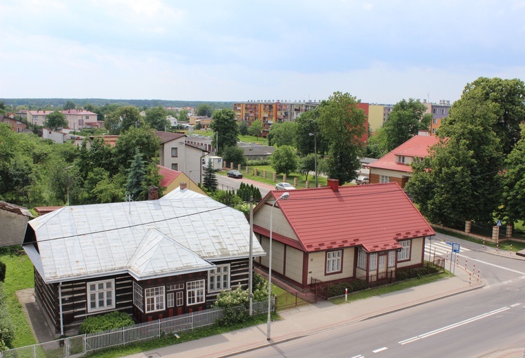 Nisko. Osiedle domków jednorodzinnych.