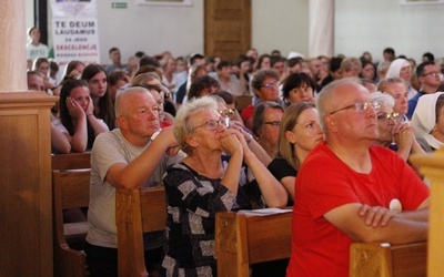 Drugi dzień wędrówki kończy wieczór uwielbienia w kościele parafialnym w Wysokienicach.