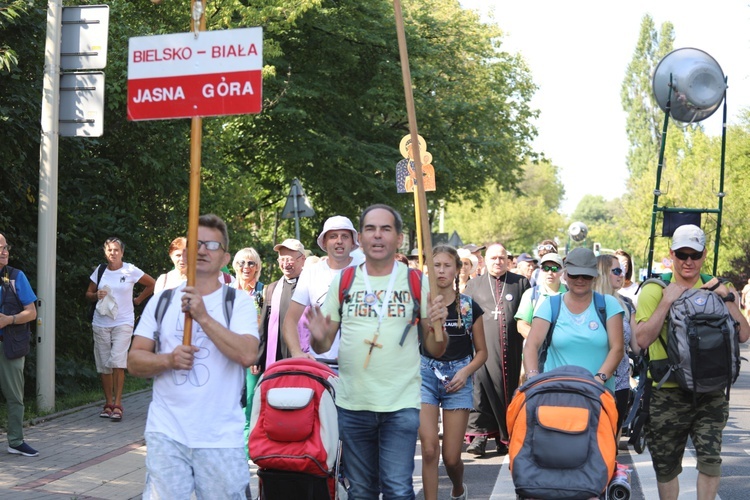 Diecezjalna pielgrzymka wyrusza z Hałcnowa...