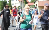 Pielgrzymi hałcnowscy na trasie - w Pisarzowicach - 2019