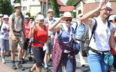 Pielgrzymi hałcnowscy na trasie - w Pisarzowicach - 2019