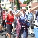 Pielgrzymi hałcnowscy na trasie - w Pisarzowicach - 2019