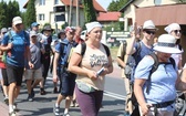 Pielgrzymi hałcnowscy na trasie - w Pisarzowicach - 2019