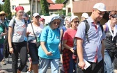 Pielgrzymi hałcnowscy na trasie - w Pisarzowicach - 2019