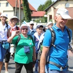 Pielgrzymi hałcnowscy na trasie - w Pisarzowicach - 2019