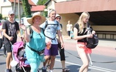 Pielgrzymi hałcnowscy na trasie - w Pisarzowicach - 2019