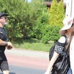 Pielgrzymi hałcnowscy na trasie - w Pisarzowicach - 2019