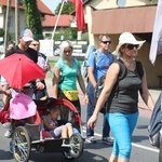 Pielgrzymi hałcnowscy na trasie - w Pisarzowicach - 2019
