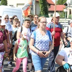Pielgrzymi hałcnowscy na trasie - w Pisarzowicach - 2019