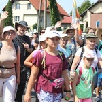 Pielgrzymi hałcnowscy na trasie - w Pisarzowicach - 2019