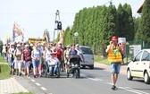 Pielgrzymi hałcnowscy na trasie - w Pisarzowicach - 2019