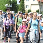 Pielgrzymi hałcnowscy na trasie - w Pisarzowicach - 2019