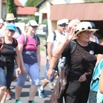 Pielgrzymi hałcnowscy na trasie - w Pisarzowicach - 2019