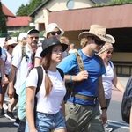 Pielgrzymi hałcnowscy na trasie - w Pisarzowicach - 2019