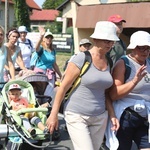 Pielgrzymi hałcnowscy na trasie - w Pisarzowicach - 2019