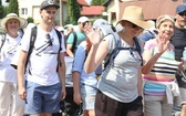 Pielgrzymi hałcnowscy na trasie - w Pisarzowicach - 2019
