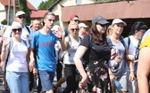 Pielgrzymi hałcnowscy na trasie - w Pisarzowicach - 2019