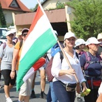 Pielgrzymi hałcnowscy na trasie - w Pisarzowicach - 2019