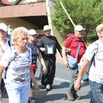 Pielgrzymi hałcnowscy na trasie - w Pisarzowicach - 2019
