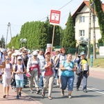 Pielgrzymi hałcnowscy na trasie - w Pisarzowicach - 2019