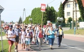 Pielgrzymi hałcnowscy na trasie - w Pisarzowicach - 2019