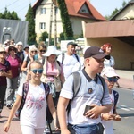 Pielgrzymi hałcnowscy na trasie - w Pisarzowicach - 2019