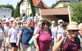 Pielgrzymi hałcnowscy na trasie - w Pisarzowicach - 2019