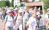 Pielgrzymi hałcnowscy na trasie - w Pisarzowicach - 2019