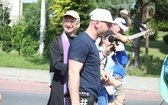 Pielgrzymi hałcnowscy na trasie - w Pisarzowicach - 2019