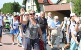 Pielgrzymi hałcnowscy na trasie - w Pisarzowicach - 2019