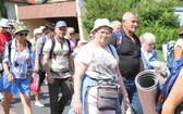 Pielgrzymi hałcnowscy na trasie - w Pisarzowicach - 2019