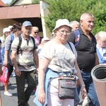 Pielgrzymi hałcnowscy na trasie - w Pisarzowicach - 2019