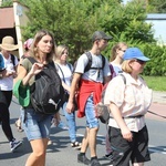 Pielgrzymi hałcnowscy na trasie - w Pisarzowicach - 2019