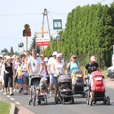 Pielgrzymi hałcnowscy na trasie - w Pisarzowicach - 2019